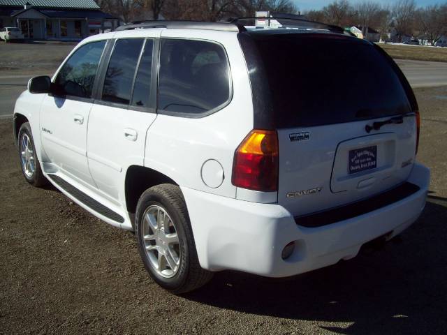 2006 GMC Envoy EX Sedan 4D