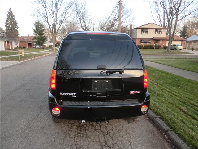 2004 GMC Envoy XL 5.7L HEMI 4dr Quad Cab 4WD SLT