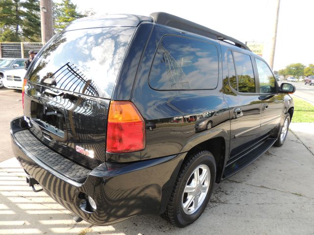 2005 GMC Envoy XL LS 2500hd CREW CAB 4X4 Diesel