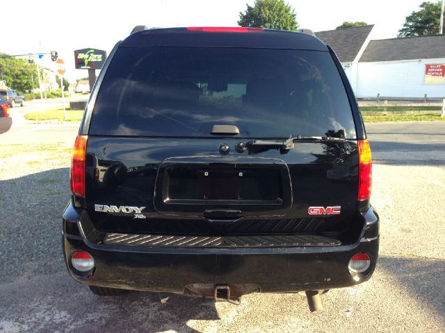 2005 GMC Envoy XL LS 2500 HD