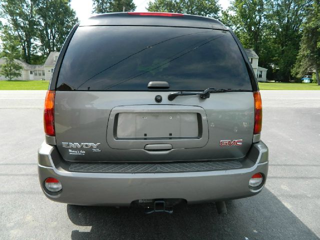 2005 GMC Envoy XL LS 2500 HD