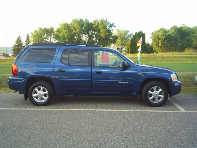 2005 GMC Envoy XL GLS 4 Door Sedan