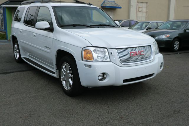 2006 GMC Envoy XL LS 2500hd CREW CAB 4X4 Diesel