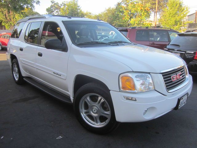 2004 GMC Envoy XUV 4 Dr 2.5 Sedan