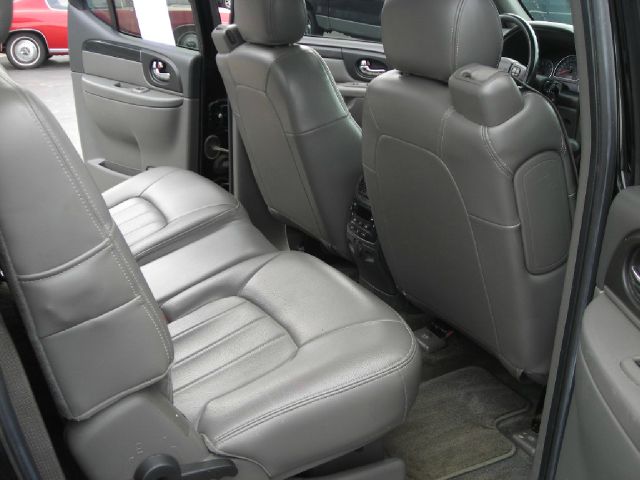 2004 GMC Envoy XUV 4 Dr 2.5 Sedan