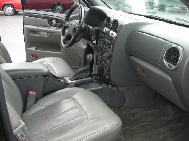 2004 GMC Envoy XUV 4 Dr 2.5 Sedan