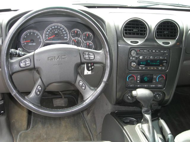 2004 GMC Envoy XUV 4 Dr 2.5 Sedan