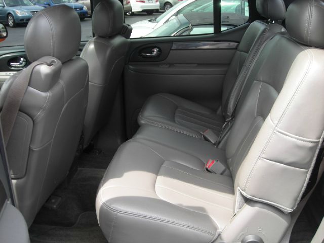 2004 GMC Envoy XUV 4 Dr 2.5 Sedan