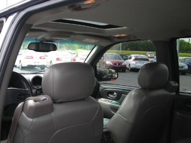 2004 GMC Envoy XUV 4 Dr 2.5 Sedan