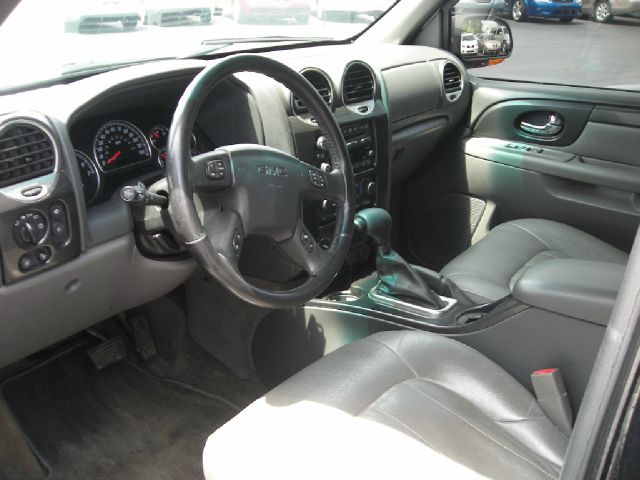 2004 GMC Envoy XUV 4 Dr 2.5 Sedan