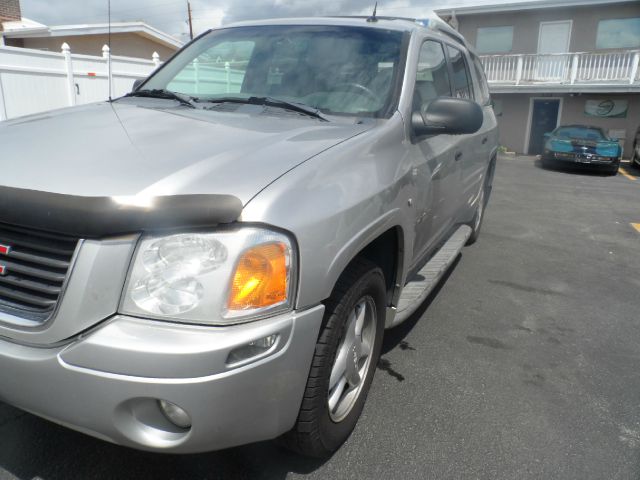 2004 GMC Envoy XUV 4 Dr 2.5 Sedan