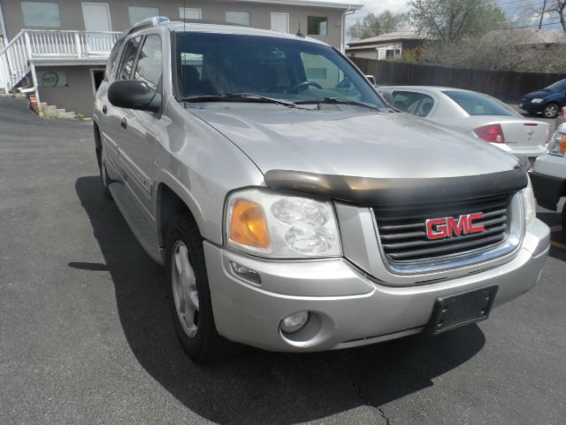 2004 GMC Envoy XUV 4 Dr 2.5 Sedan