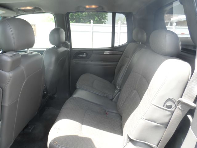 2004 GMC Envoy XUV 4 Dr 2.5 Sedan