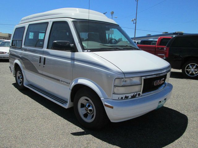 1999 GMC Safari LS W-2fl