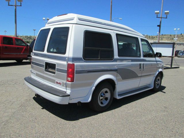 1999 GMC Safari LS W-2fl