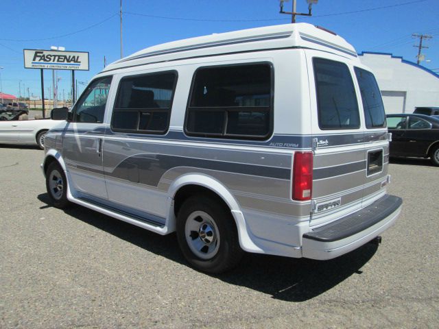 1999 GMC Safari LS W-2fl