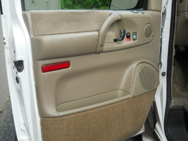 2000 GMC Safari EX - DUAL Power Doors