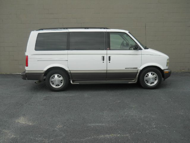 2000 GMC Safari EX - DUAL Power Doors