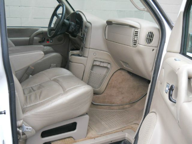 2000 GMC Safari EX - DUAL Power Doors