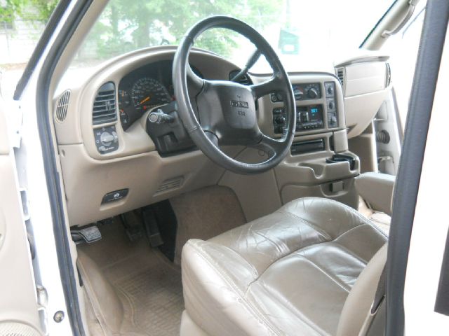 2000 GMC Safari EX - DUAL Power Doors