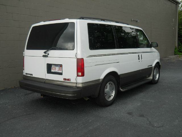 2000 GMC Safari EX - DUAL Power Doors