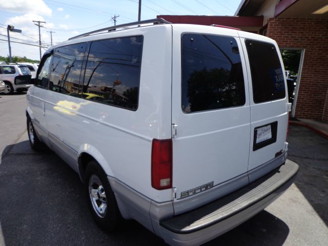 2000 GMC Safari EX - DUAL Power Doors