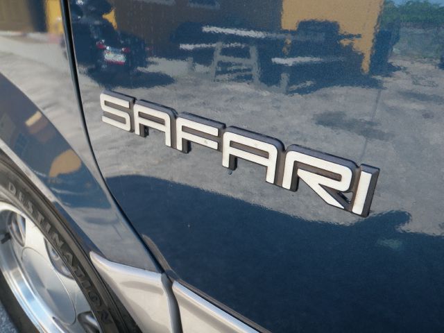 2001 GMC Safari FX35 AWD