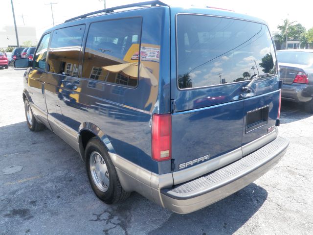 2001 GMC Safari FX35 AWD