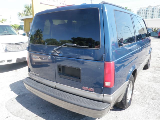 2001 GMC Safari FX35 AWD