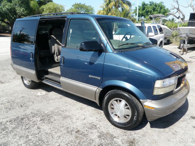 2001 GMC Safari FX35 AWD