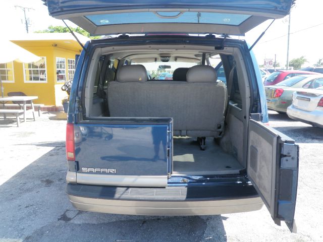 2001 GMC Safari FX35 AWD