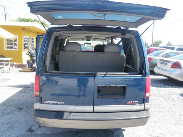 2001 GMC Safari FX35 AWD