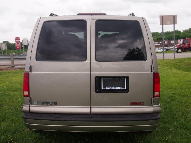 2001 GMC Safari SLT