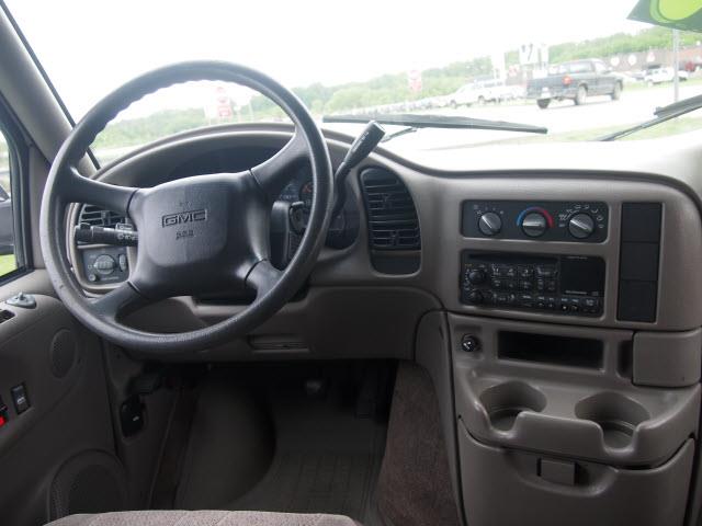 2001 GMC Safari SLT