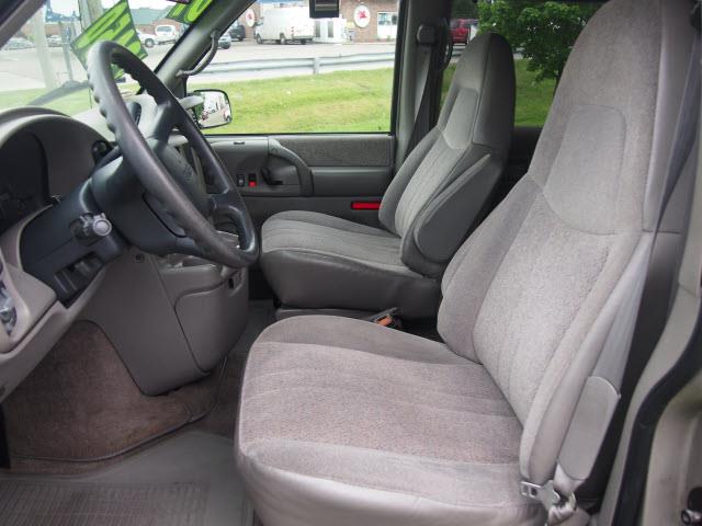 2001 GMC Safari SLT