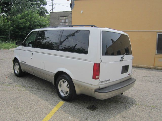 2001 GMC Safari CLUB