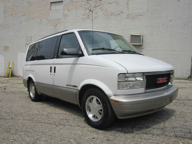 2001 GMC Safari CLUB