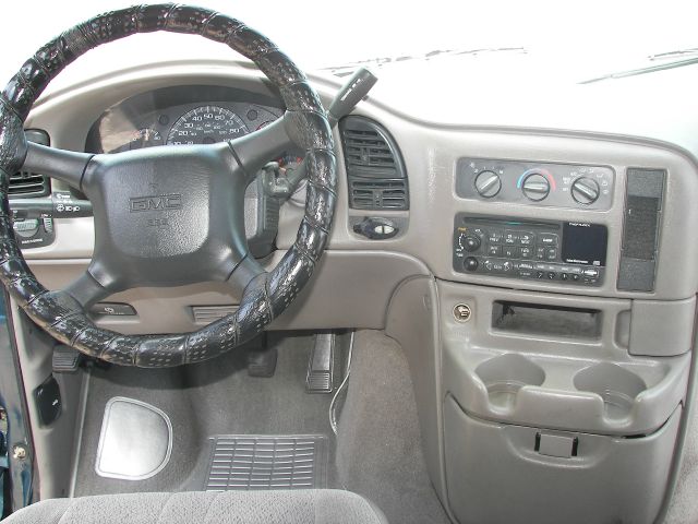 2001 GMC Safari FX35 AWD