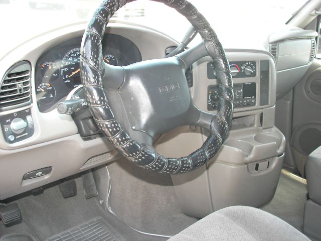 2001 GMC Safari FX35 AWD