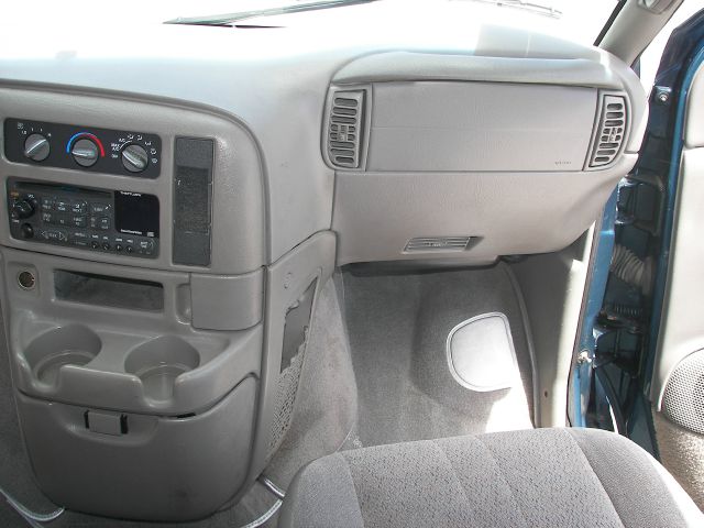 2001 GMC Safari FX35 AWD