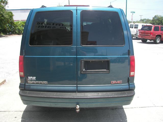 2001 GMC Safari FX35 AWD