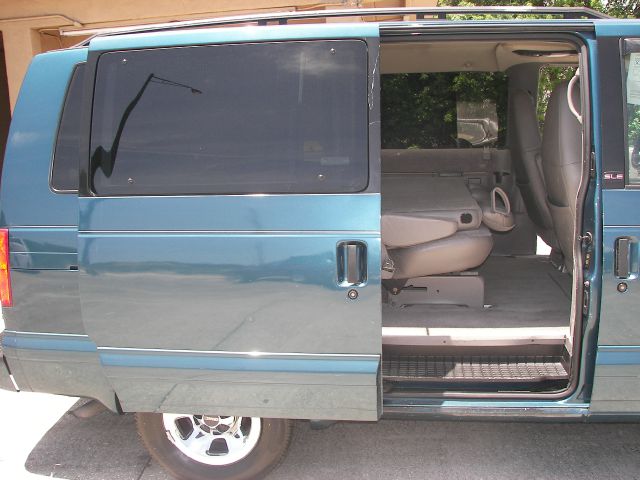 2001 GMC Safari FX35 AWD