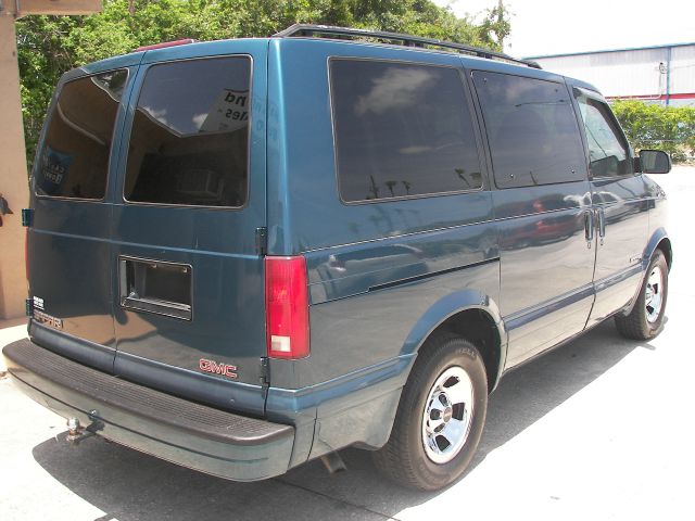 2001 GMC Safari FX35 AWD