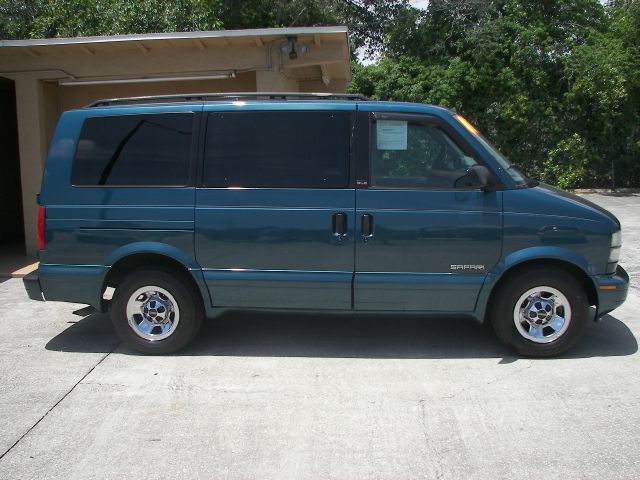 2001 GMC Safari FX35 AWD