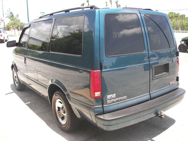 2001 GMC Safari FX35 AWD