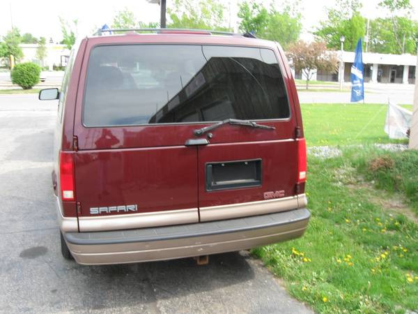 2002 GMC Safari CLUB