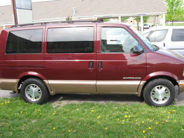 2002 GMC Safari CLUB