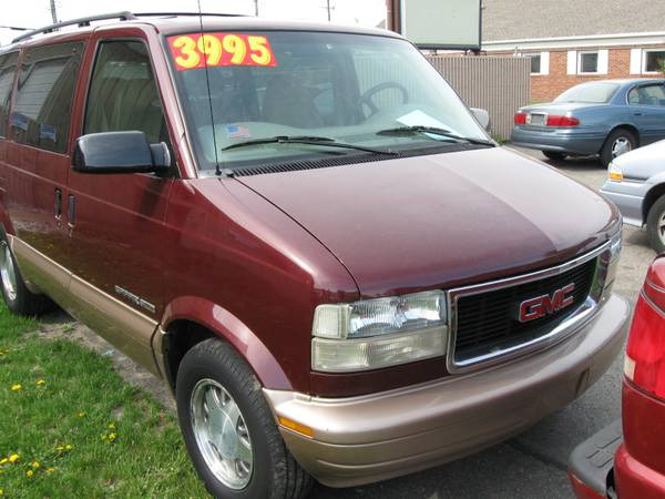 2002 GMC Safari CLUB