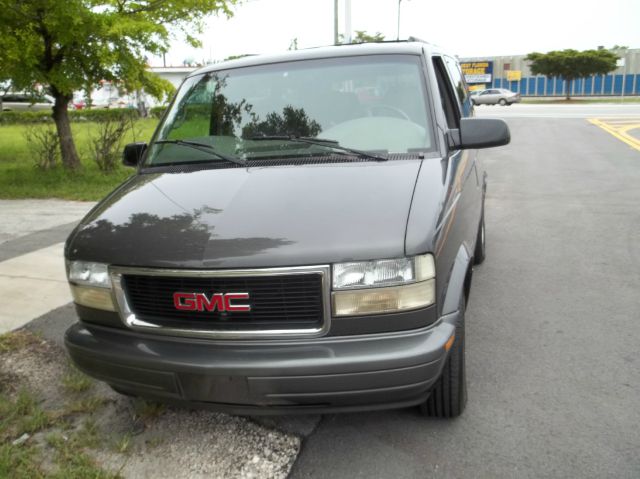 2002 GMC Safari FX35 AWD