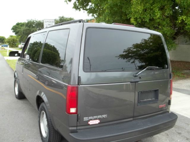 2002 GMC Safari FX35 AWD